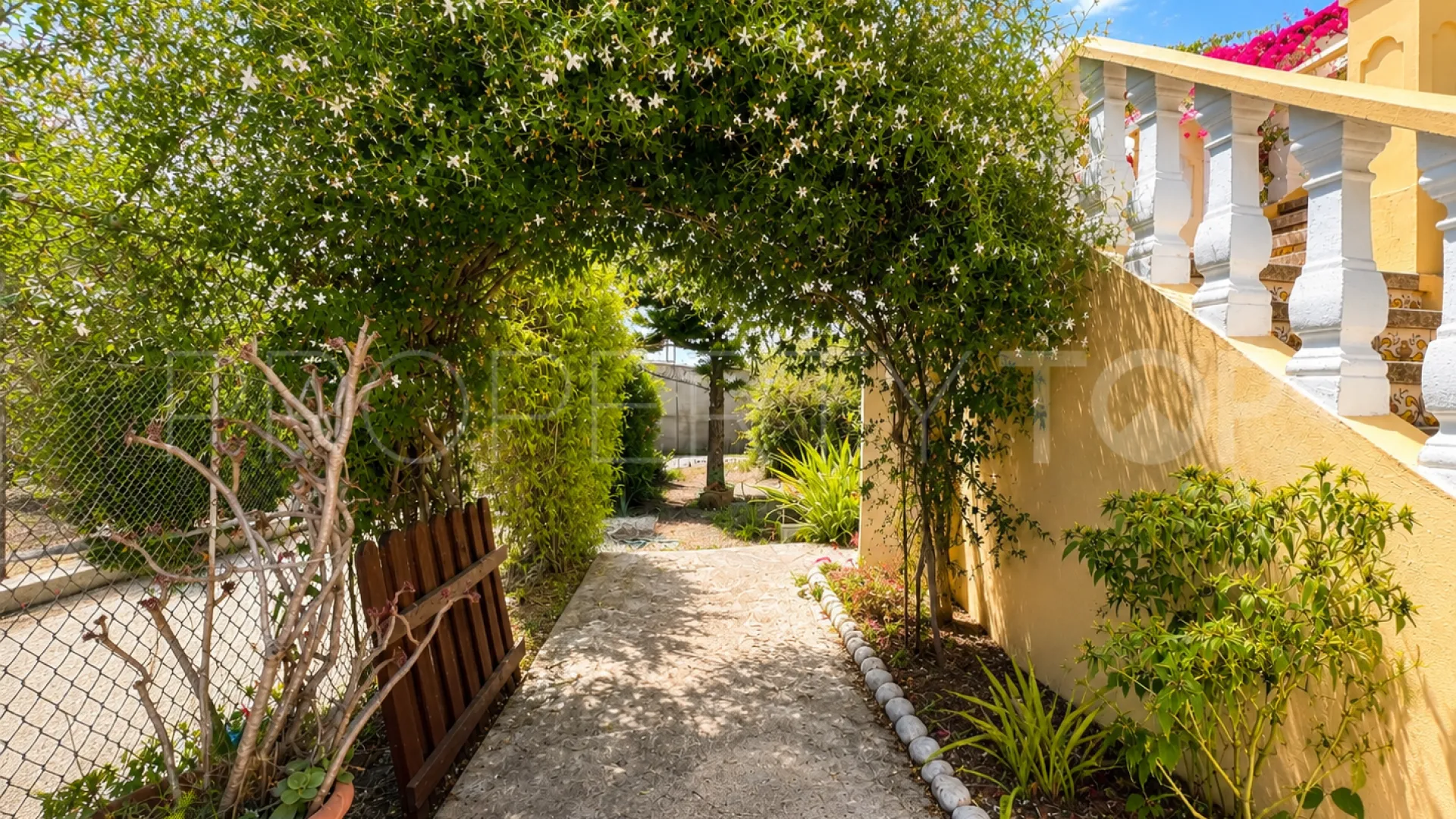 For sale 4 bedrooms finca in Oliva