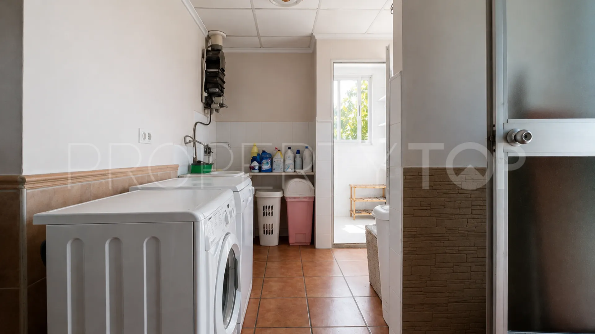For sale 4 bedrooms finca in Oliva