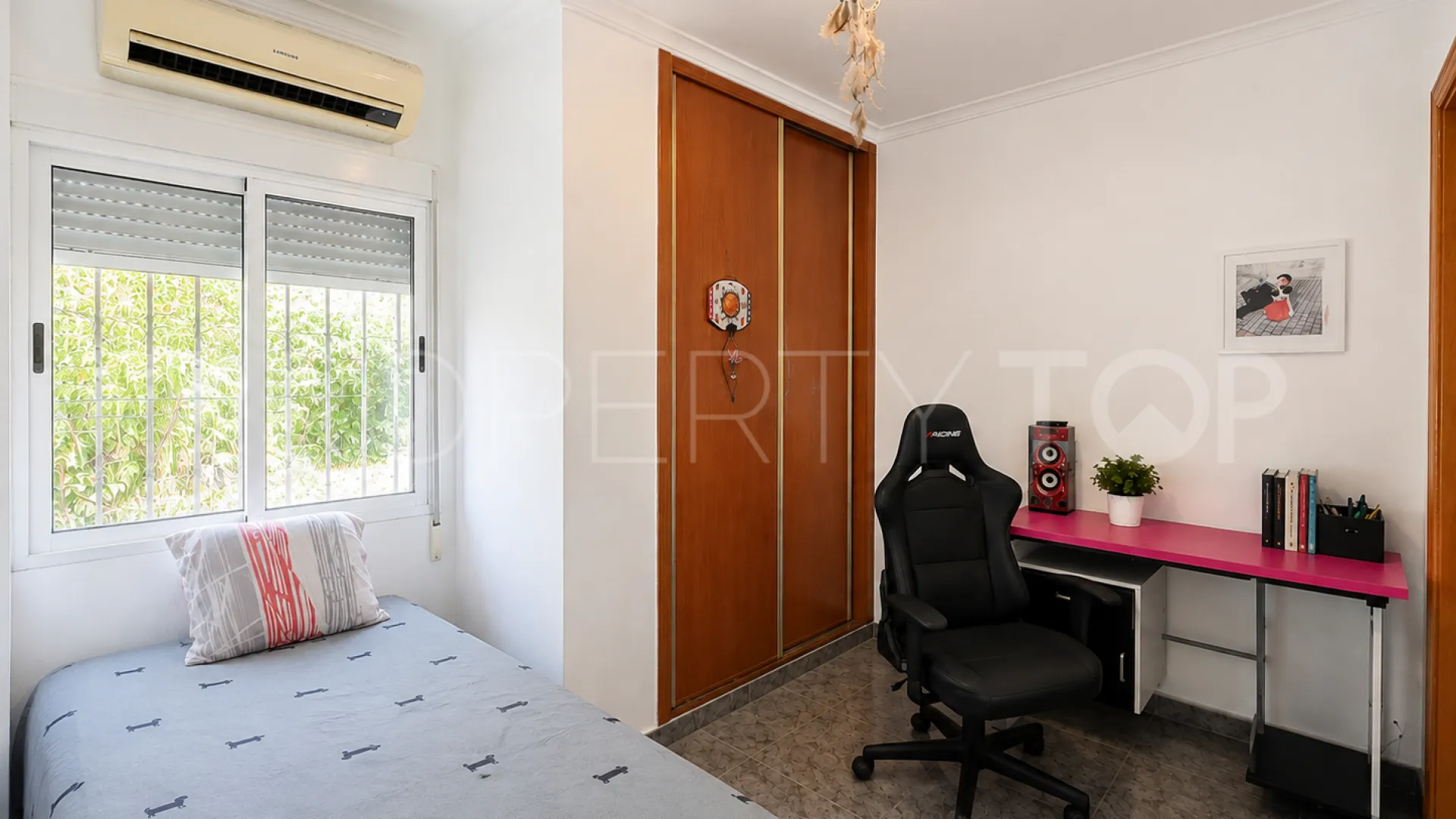 For sale 4 bedrooms finca in Oliva