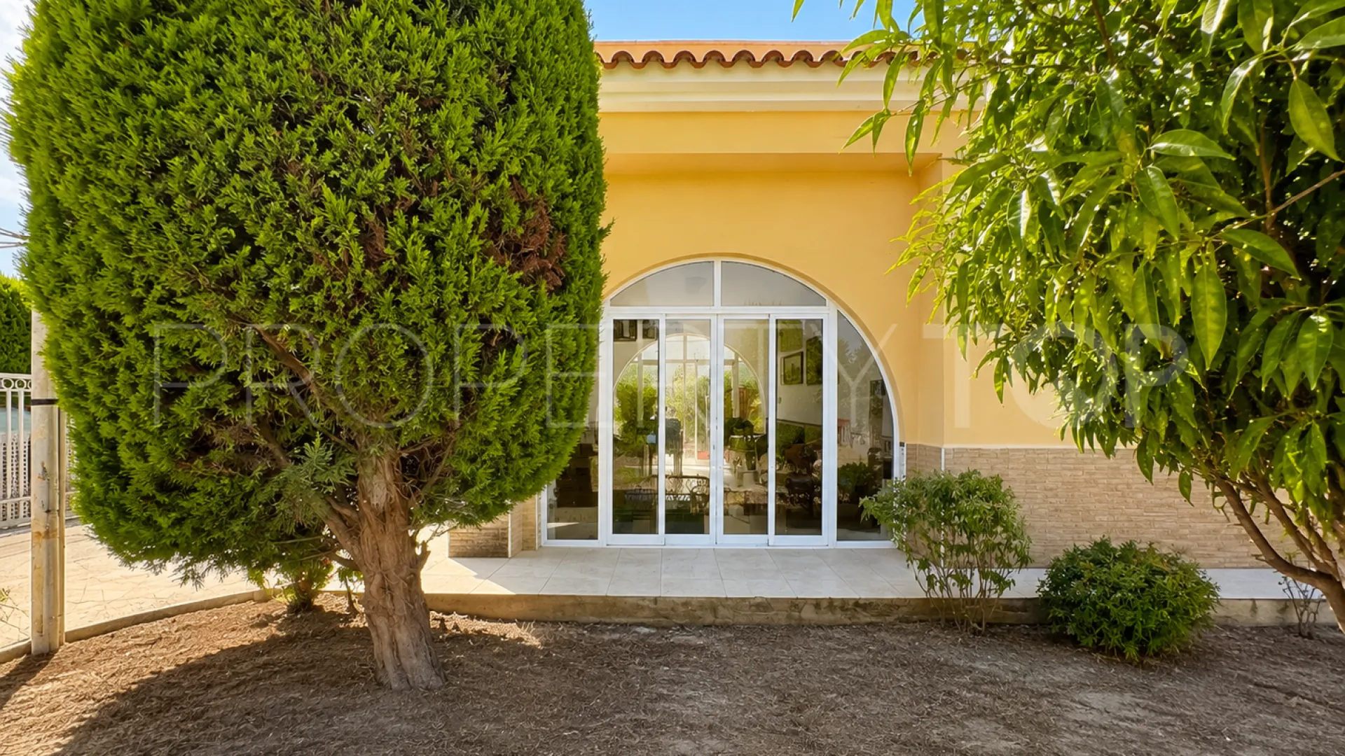 For sale 4 bedrooms finca in Oliva