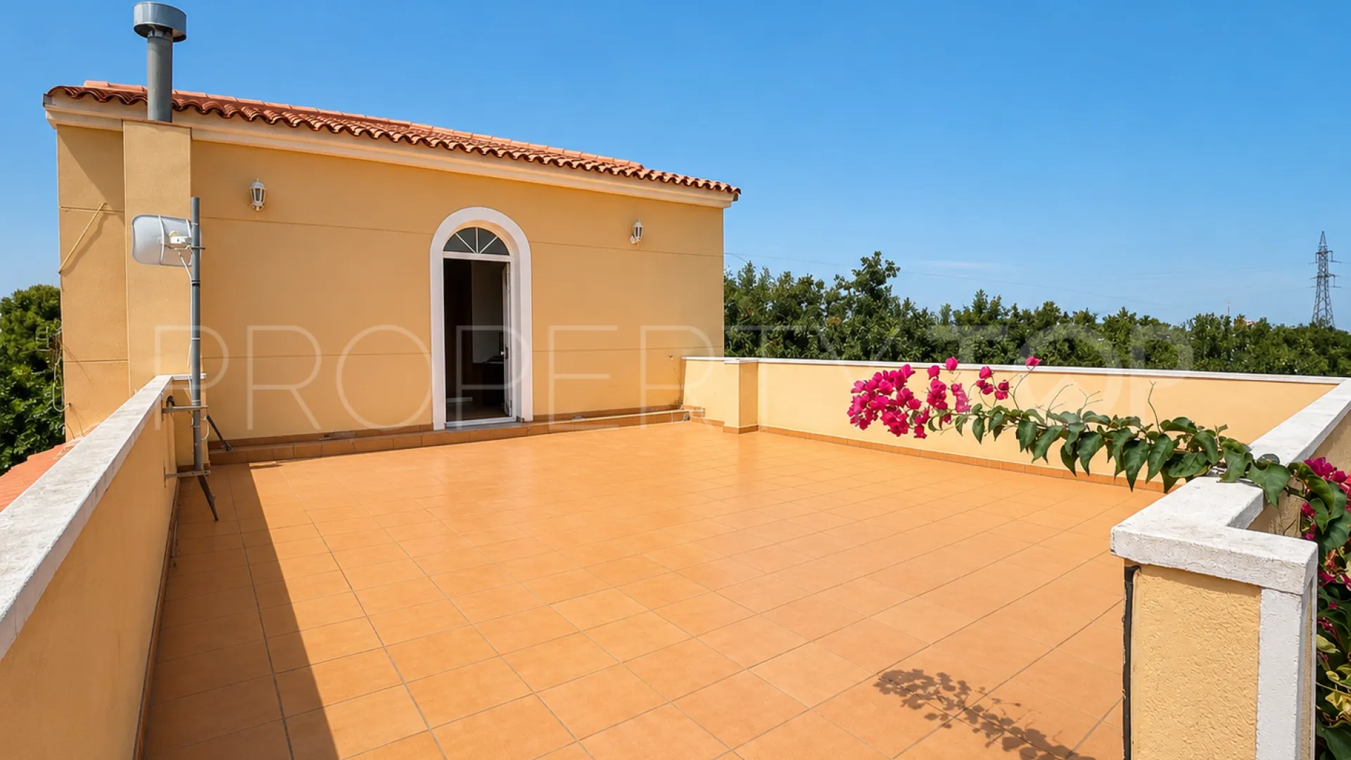 For sale 4 bedrooms finca in Oliva
