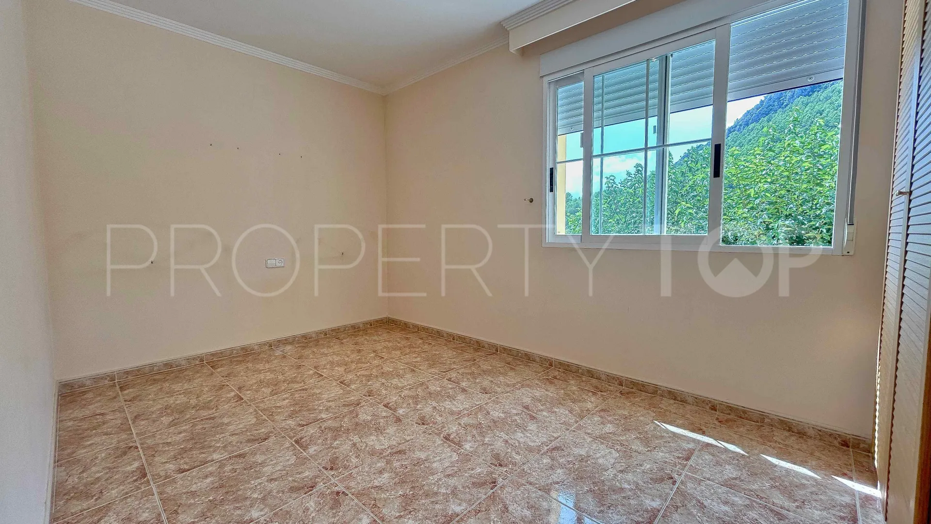 Buy 5 bedrooms villa in Orba