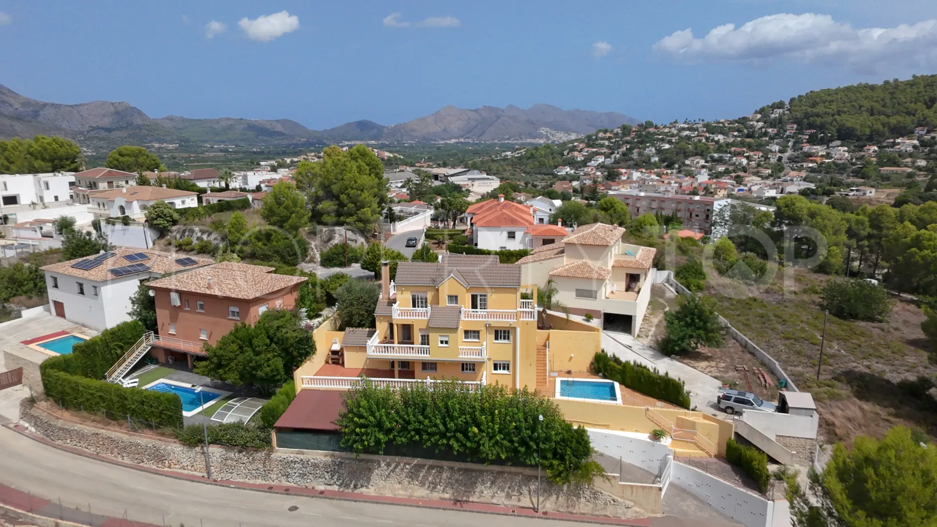 Buy 5 bedrooms villa in Orba