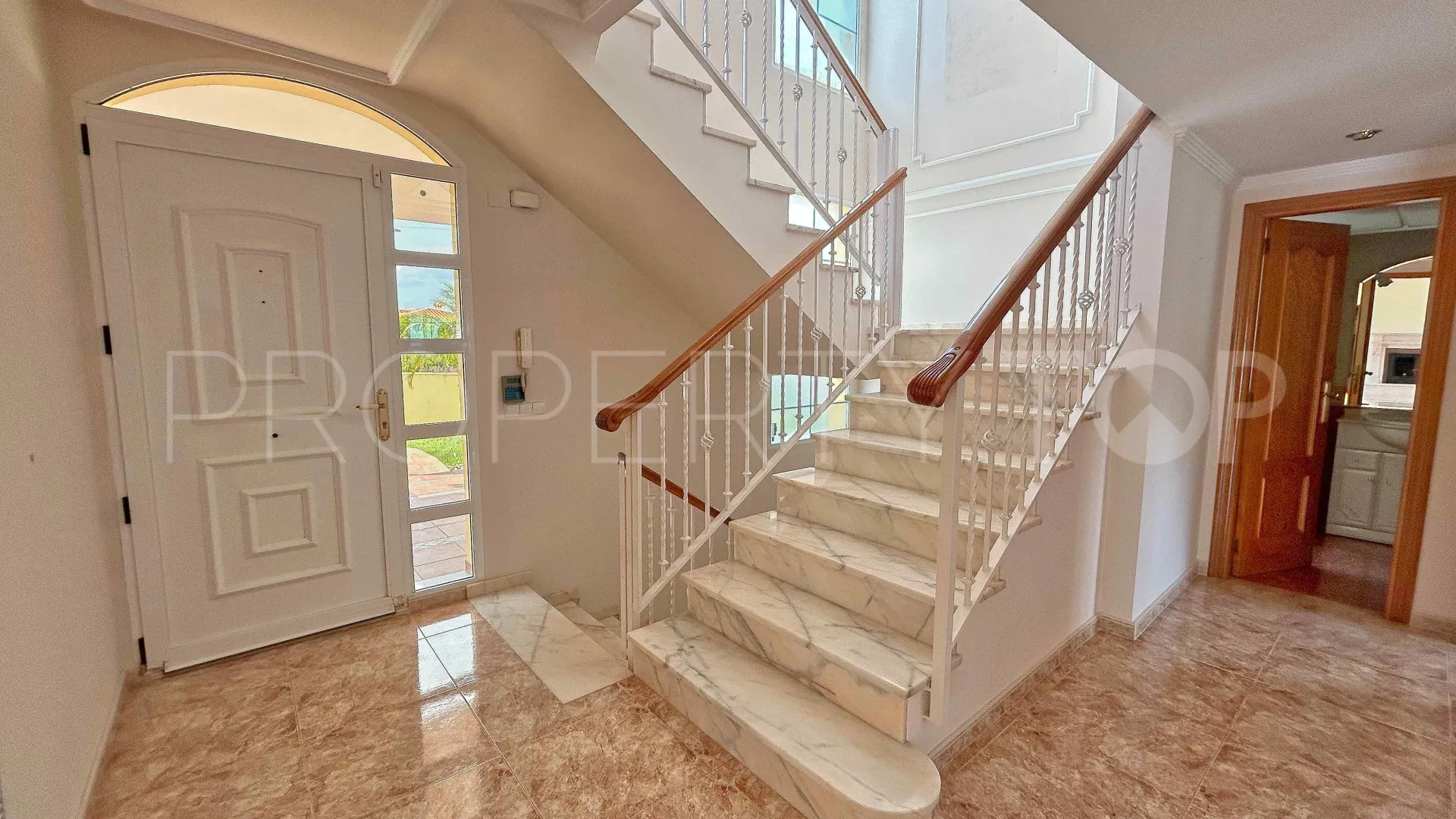 Buy 5 bedrooms villa in Orba