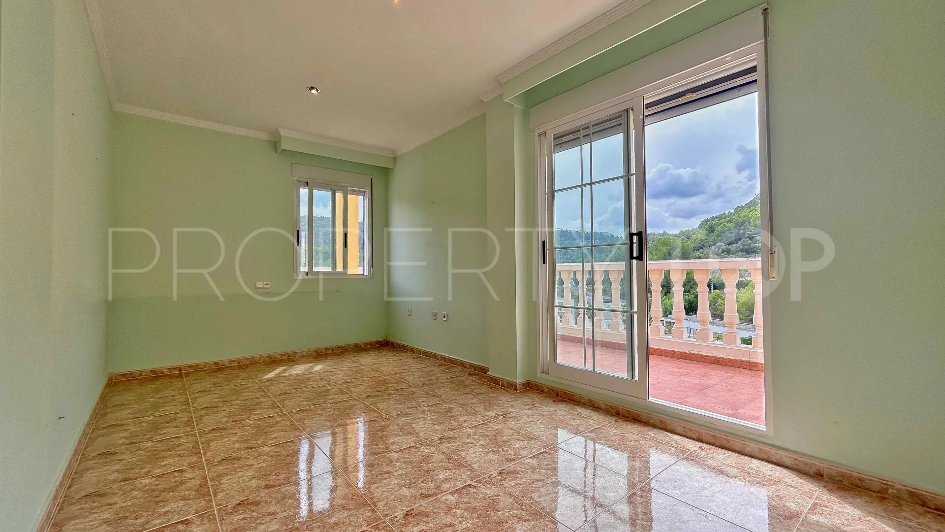Buy 5 bedrooms villa in Orba