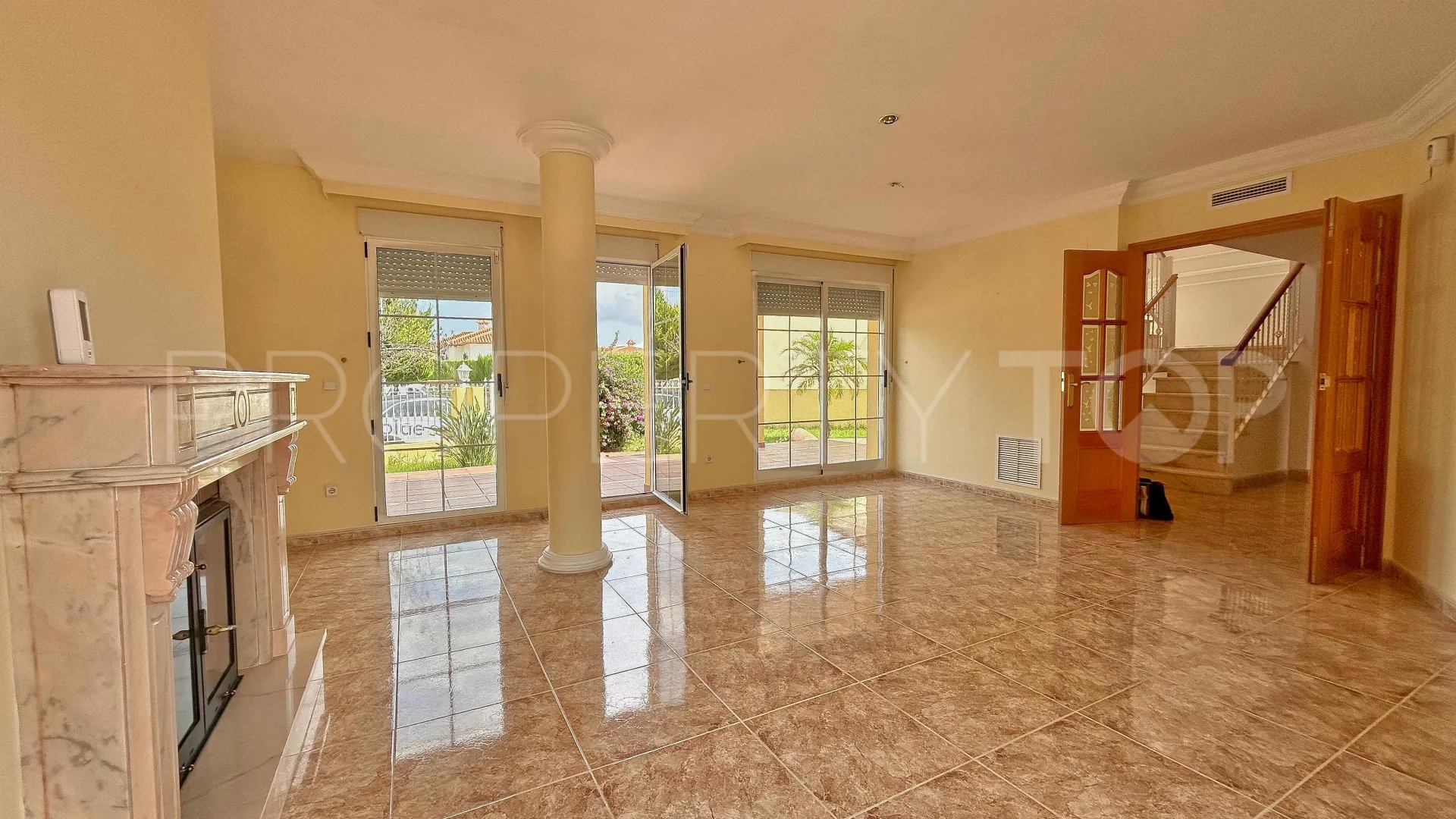 Buy 5 bedrooms villa in Orba