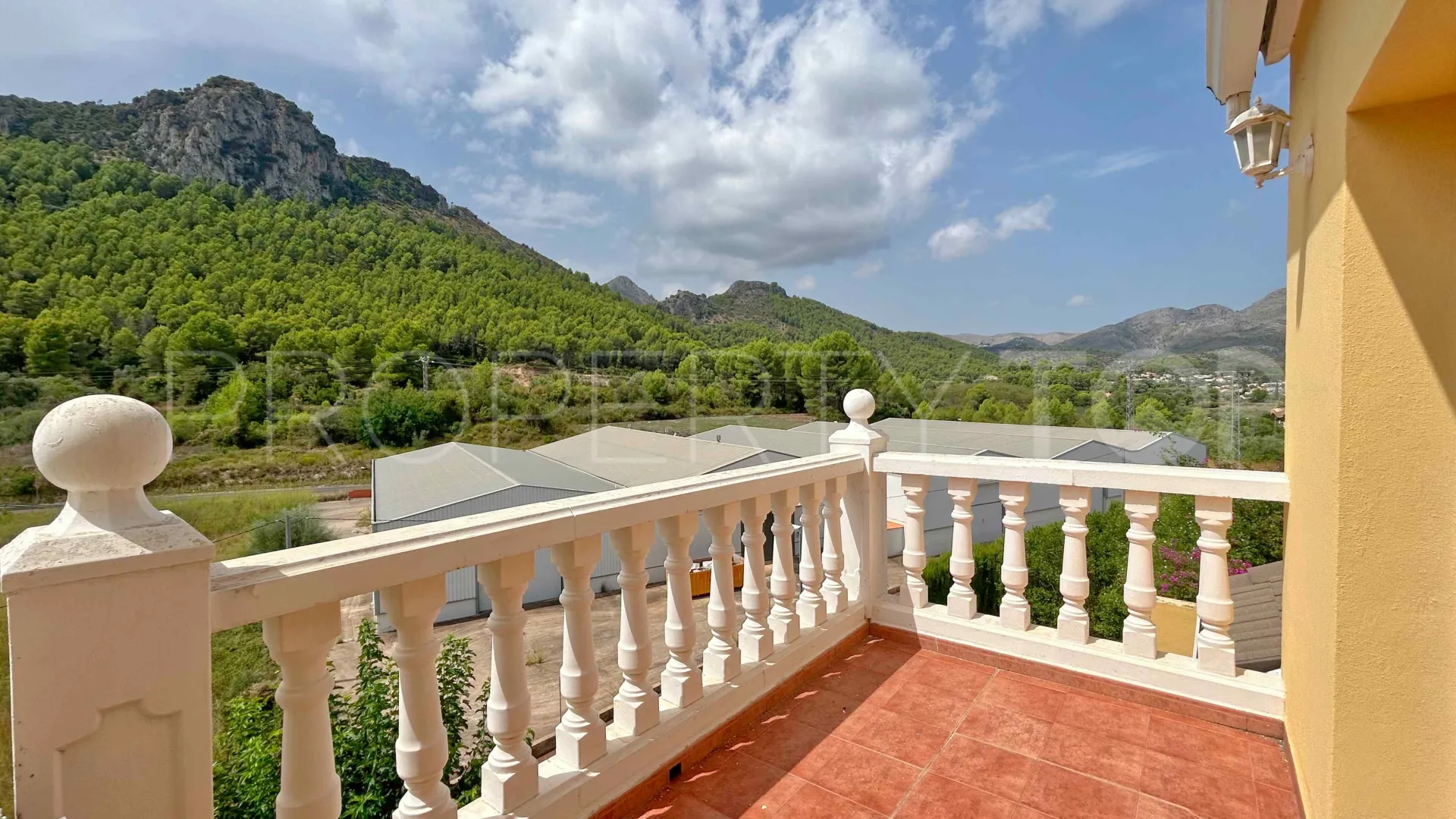 Buy 5 bedrooms villa in Orba