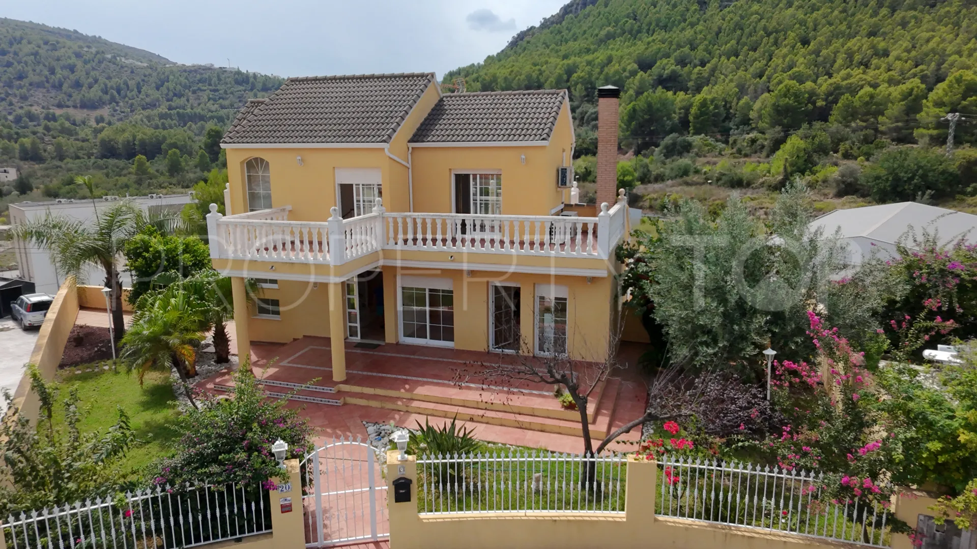 Buy 5 bedrooms villa in Orba