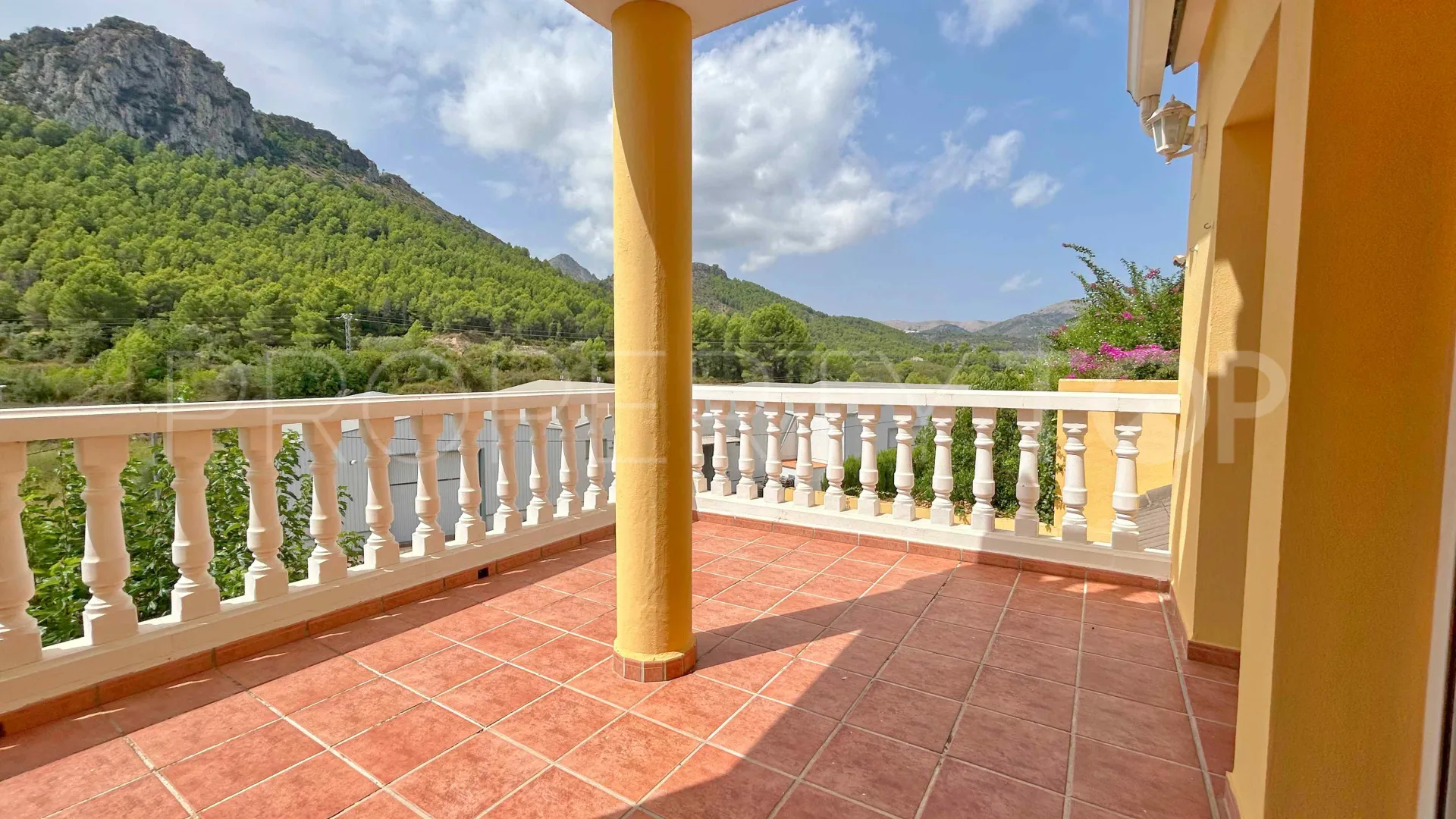 Buy 5 bedrooms villa in Orba