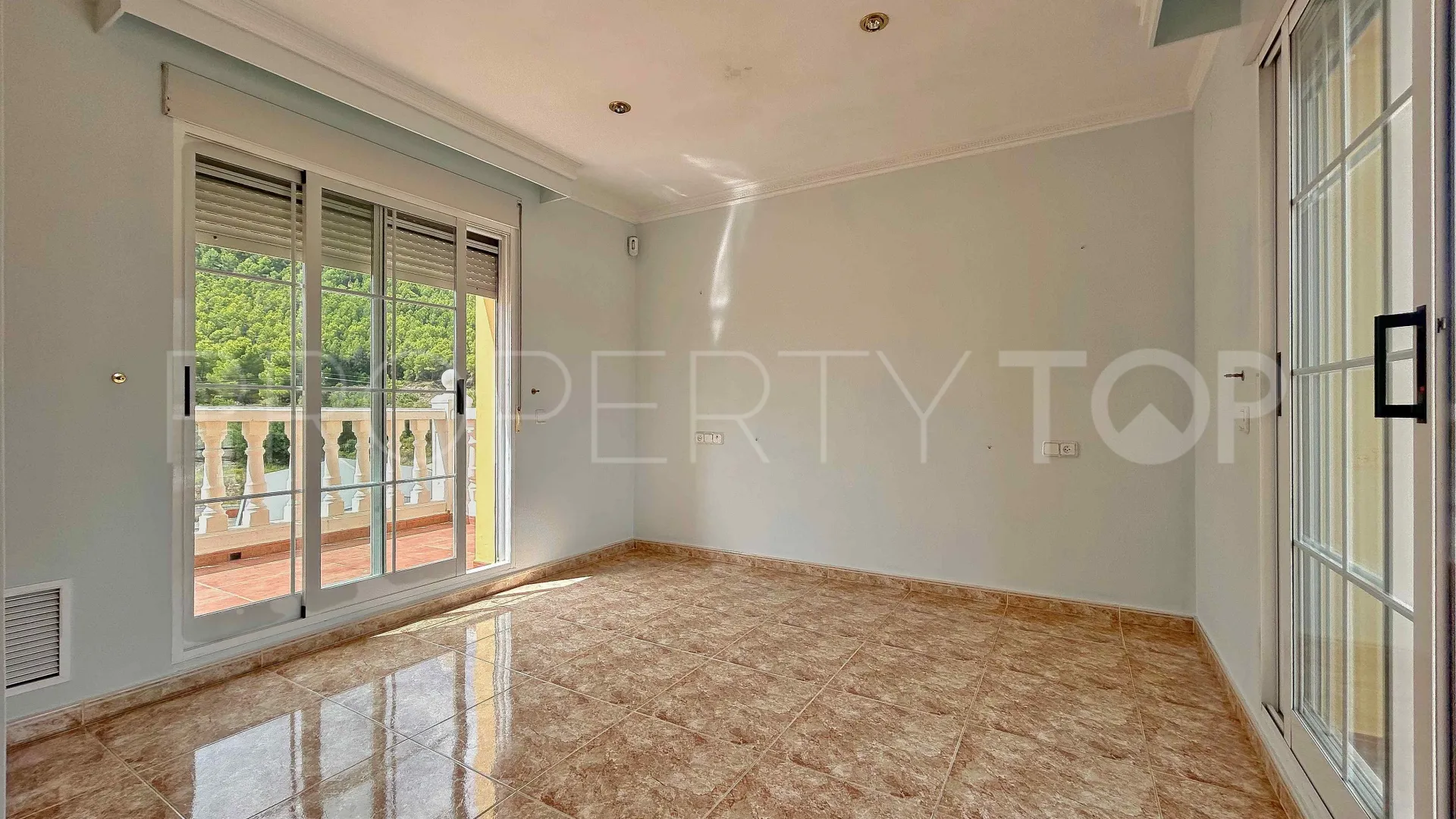 Buy 5 bedrooms villa in Orba
