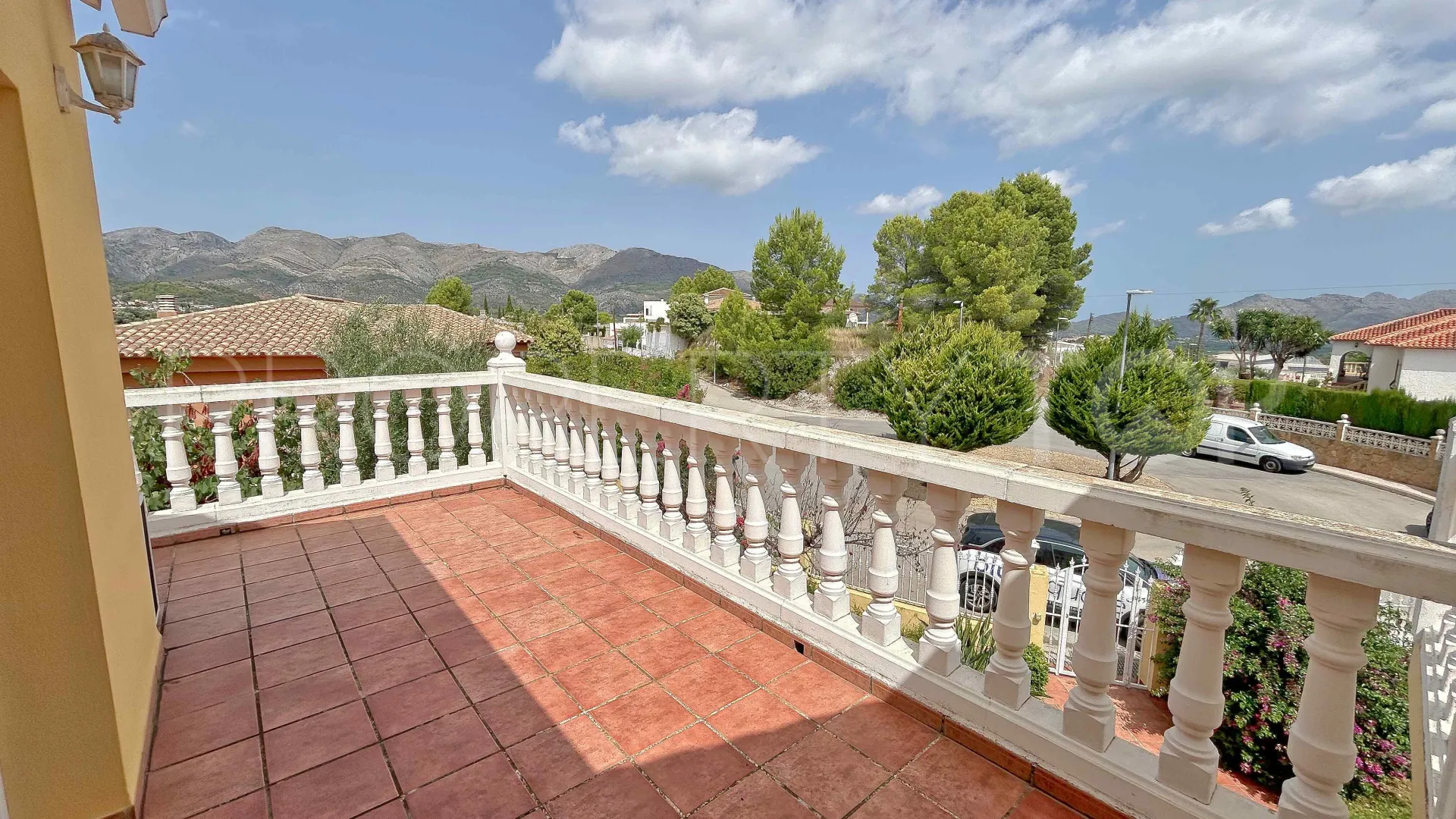 Buy 5 bedrooms villa in Orba