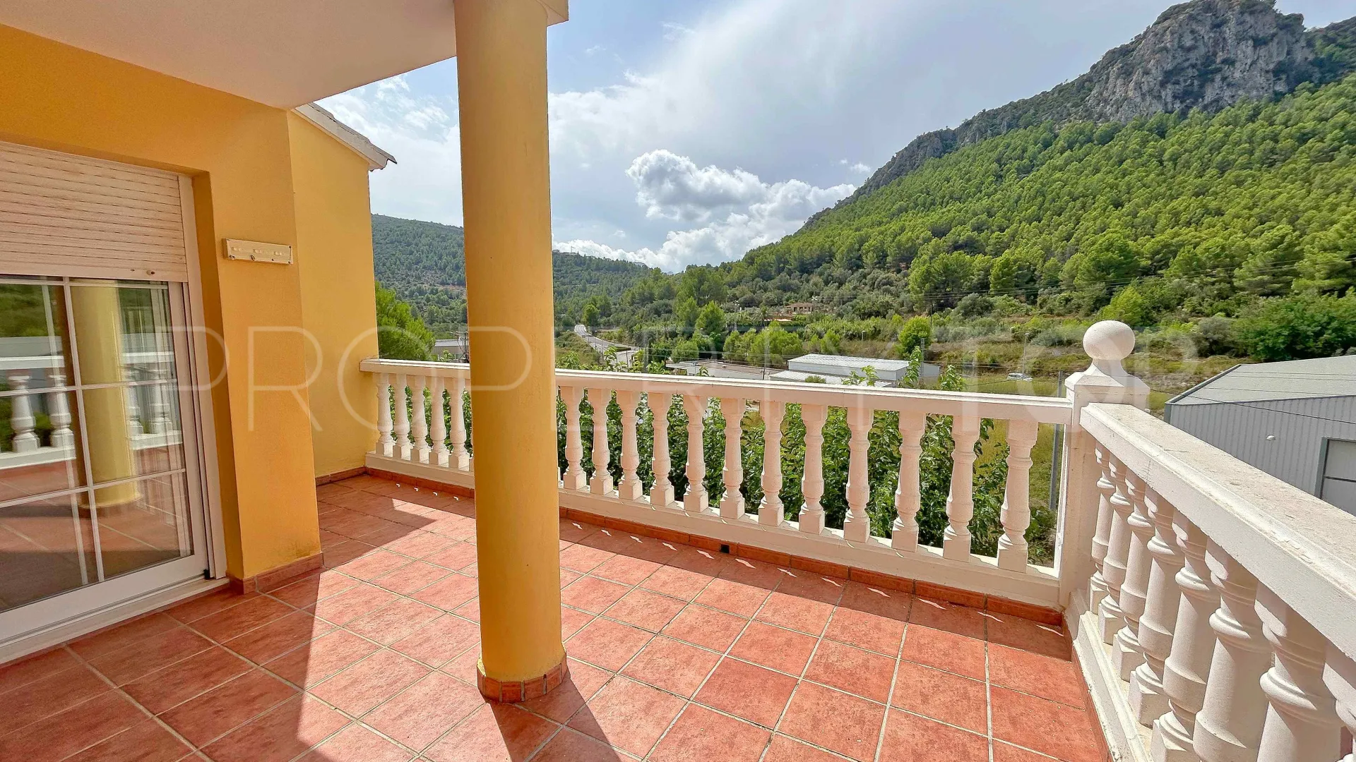 Buy 5 bedrooms villa in Orba