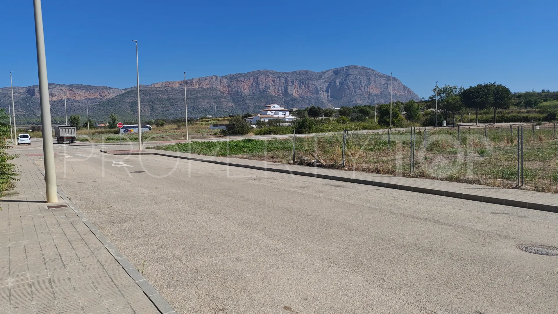 Buy 4 bedrooms villa in Gata de Gorgos