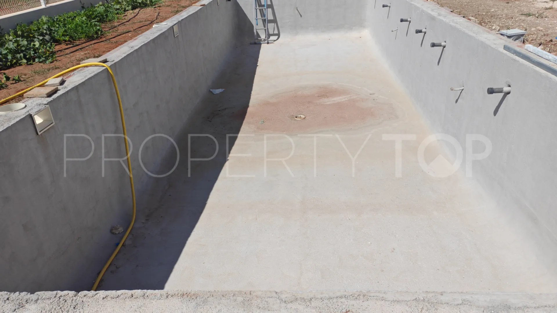 Buy 4 bedrooms villa in Gata de Gorgos