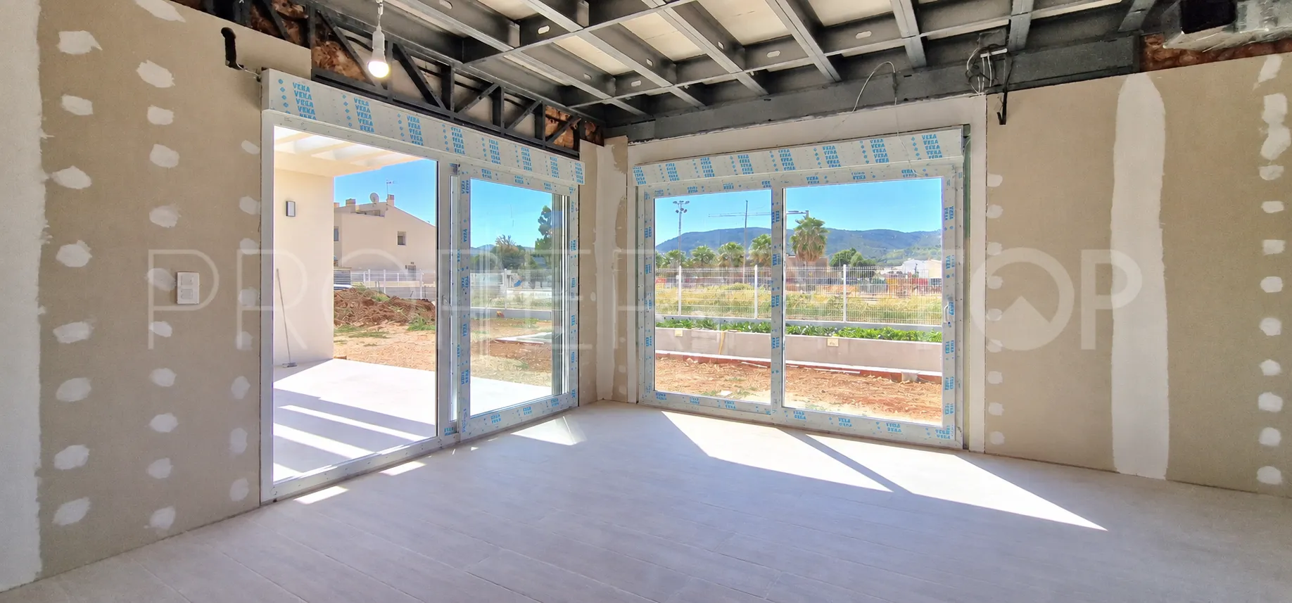 Buy 4 bedrooms villa in Gata de Gorgos