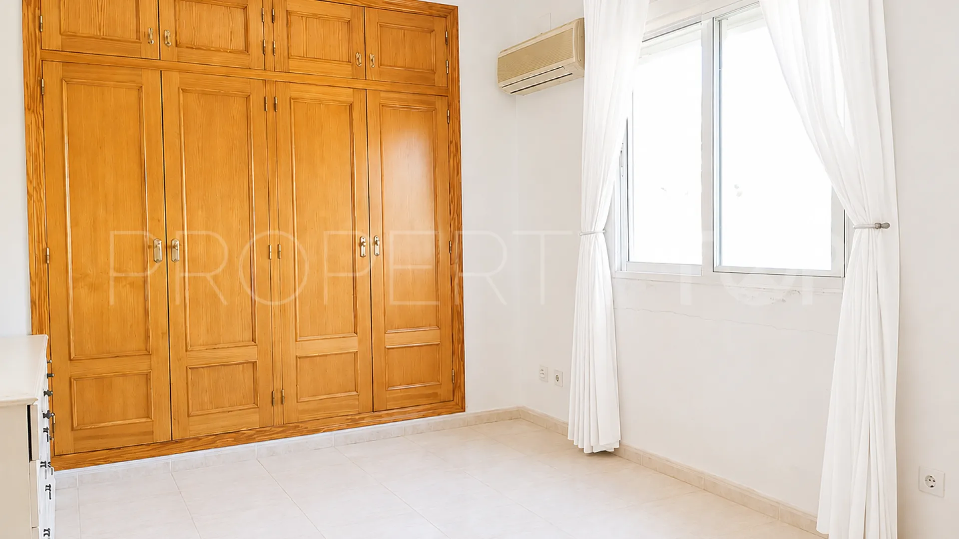 Town house for sale in Orba
