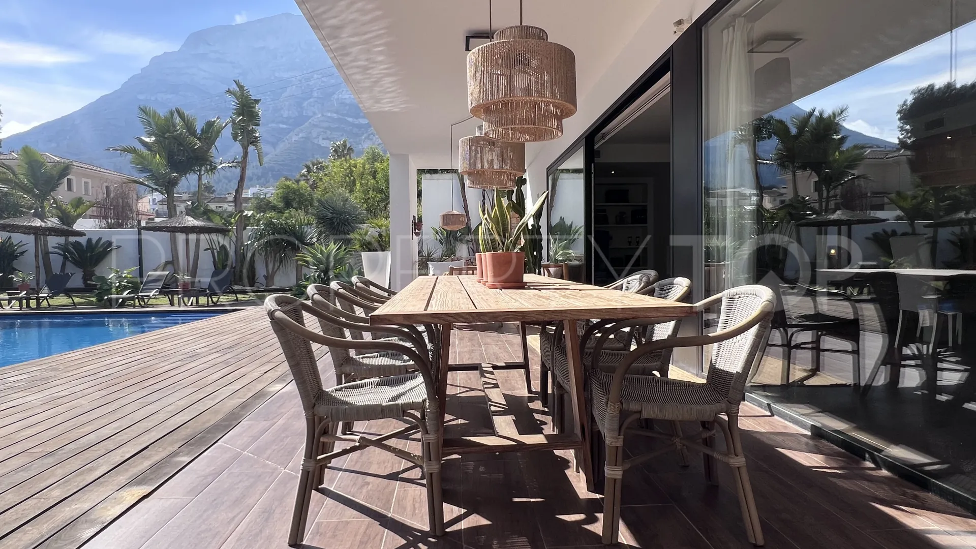 Buy Denia villa with 4 bedrooms