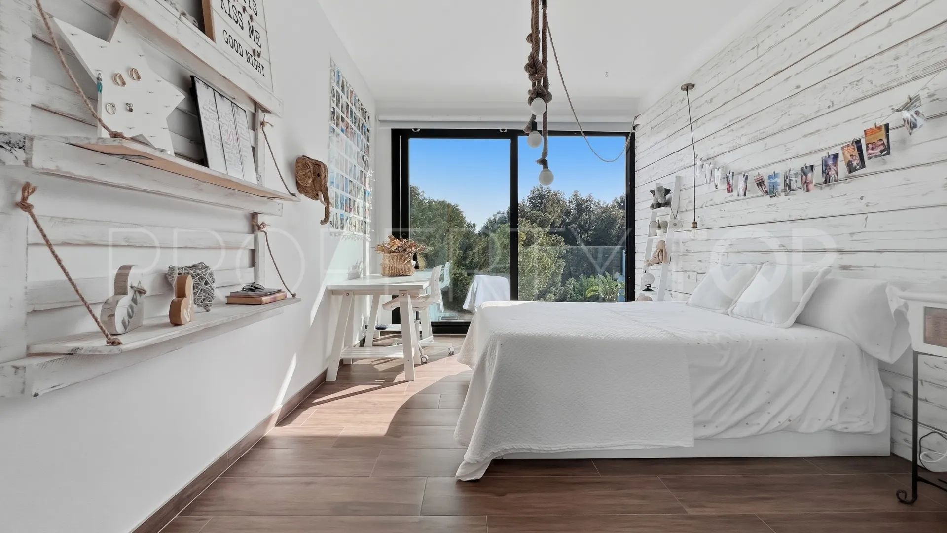 Buy Denia villa with 4 bedrooms