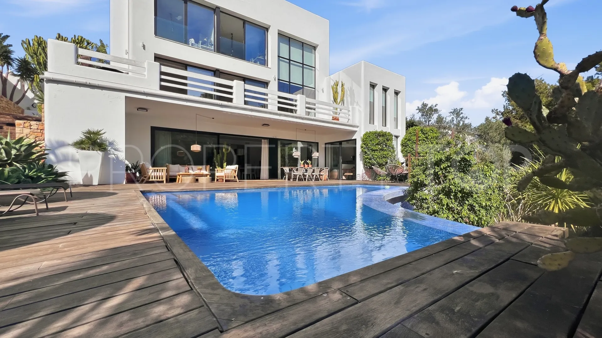 Buy Denia villa with 4 bedrooms