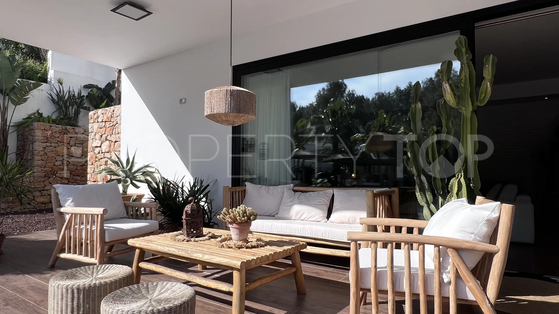Buy Denia villa with 4 bedrooms