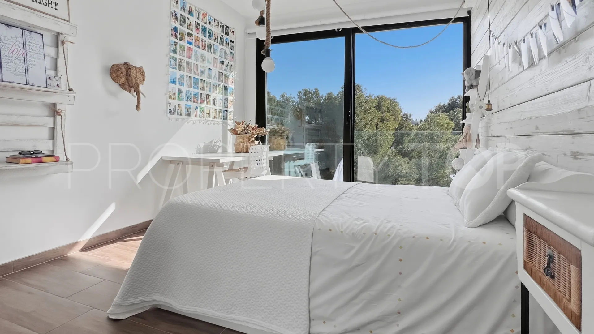 Buy Denia villa with 4 bedrooms