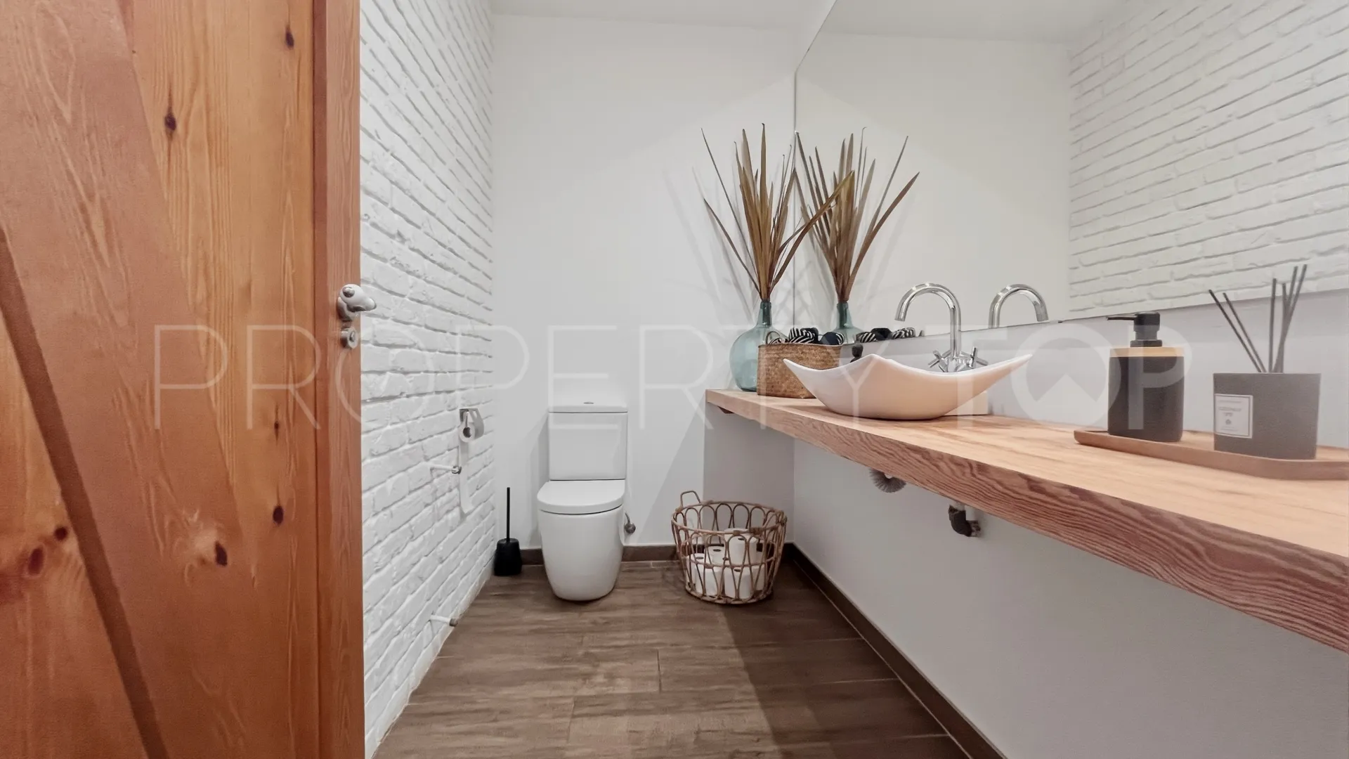 Buy Denia villa with 4 bedrooms