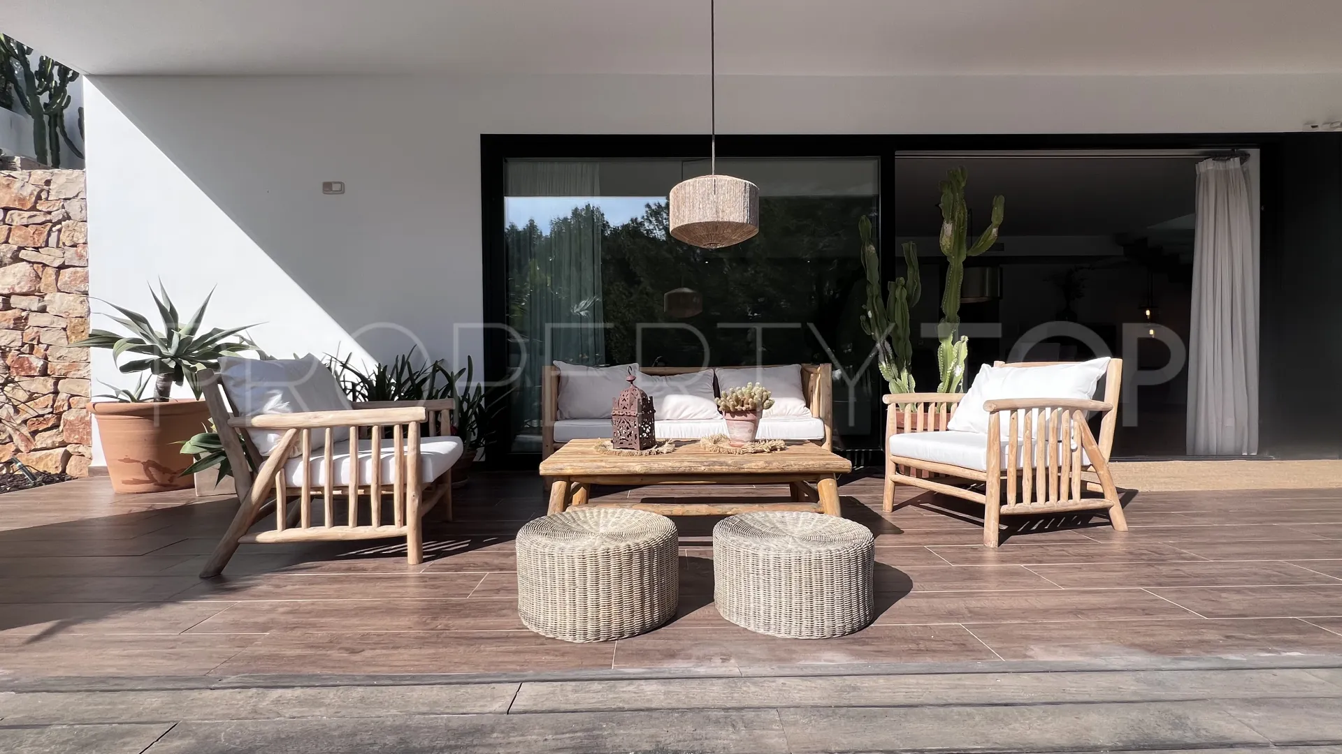Buy Denia villa with 4 bedrooms