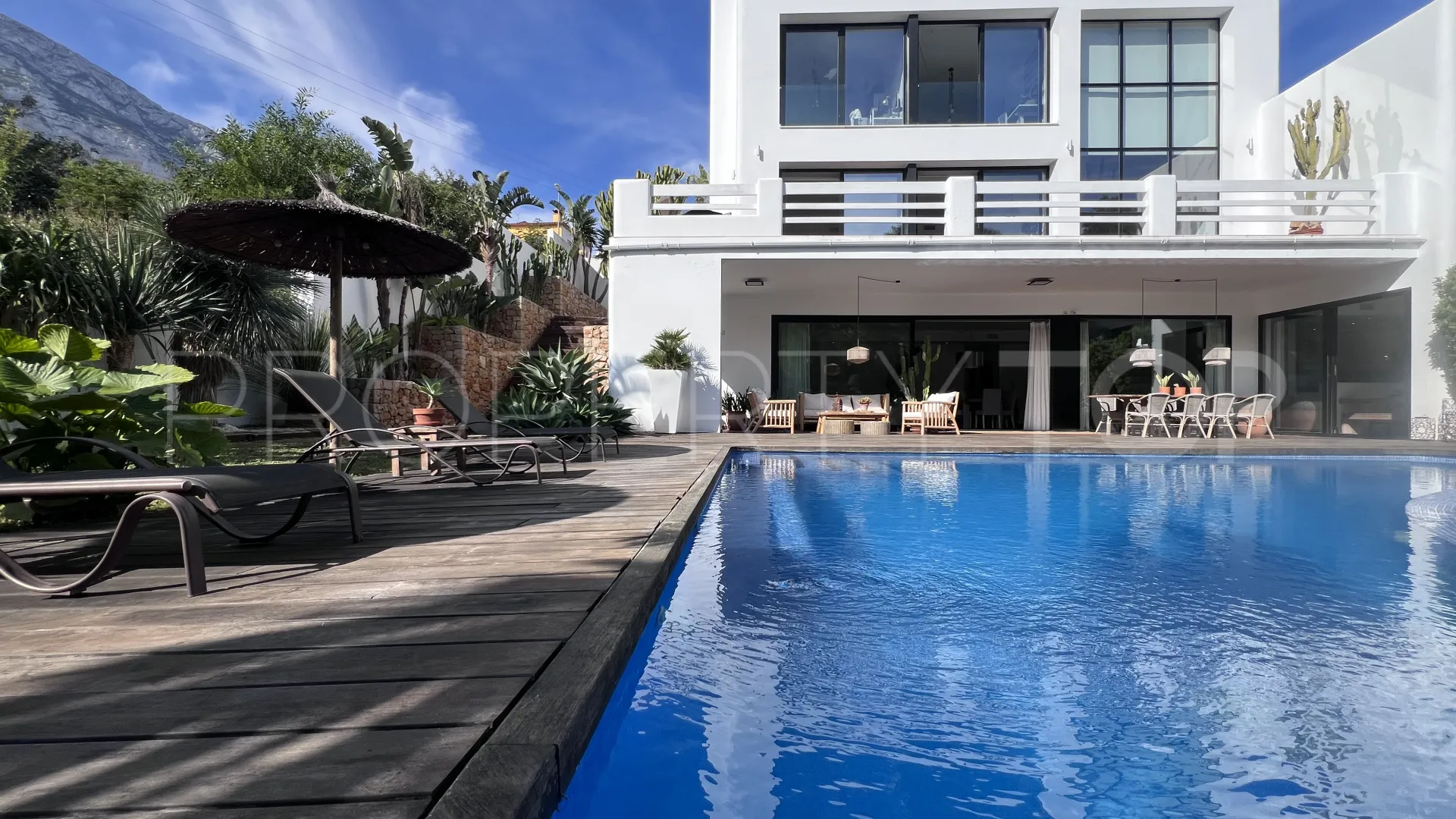 Buy Denia villa with 4 bedrooms