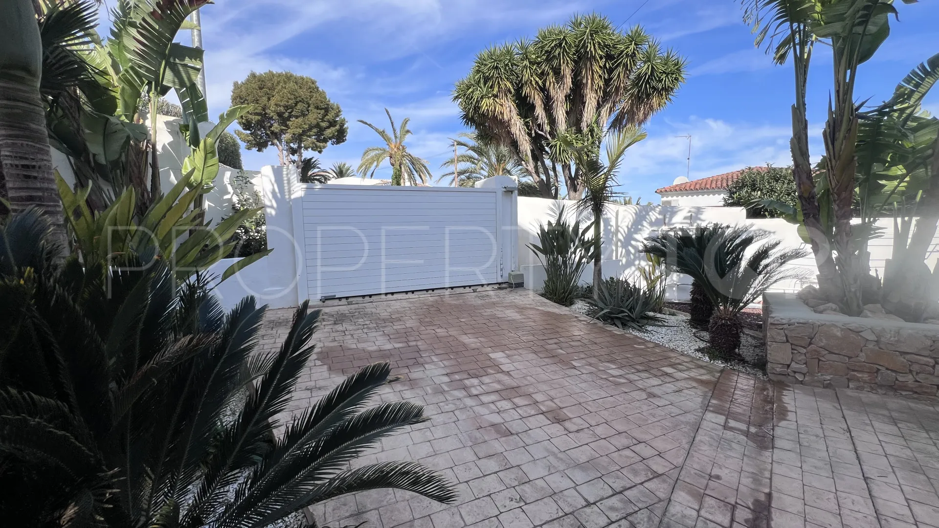 Buy Denia villa with 4 bedrooms