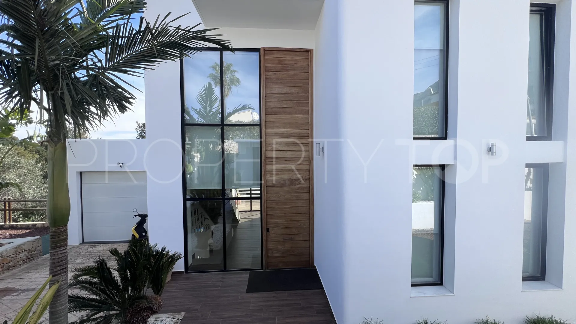 Buy Denia villa with 4 bedrooms