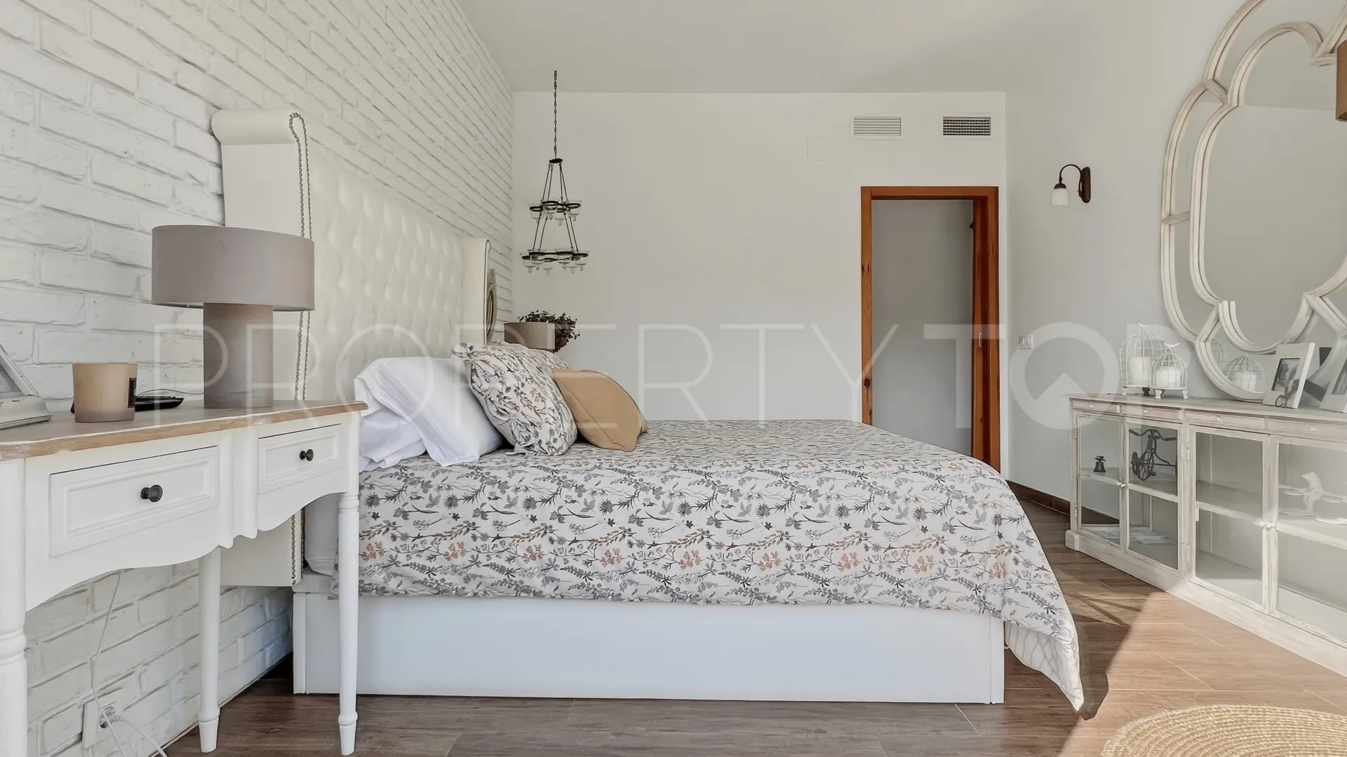 Buy Denia villa with 4 bedrooms