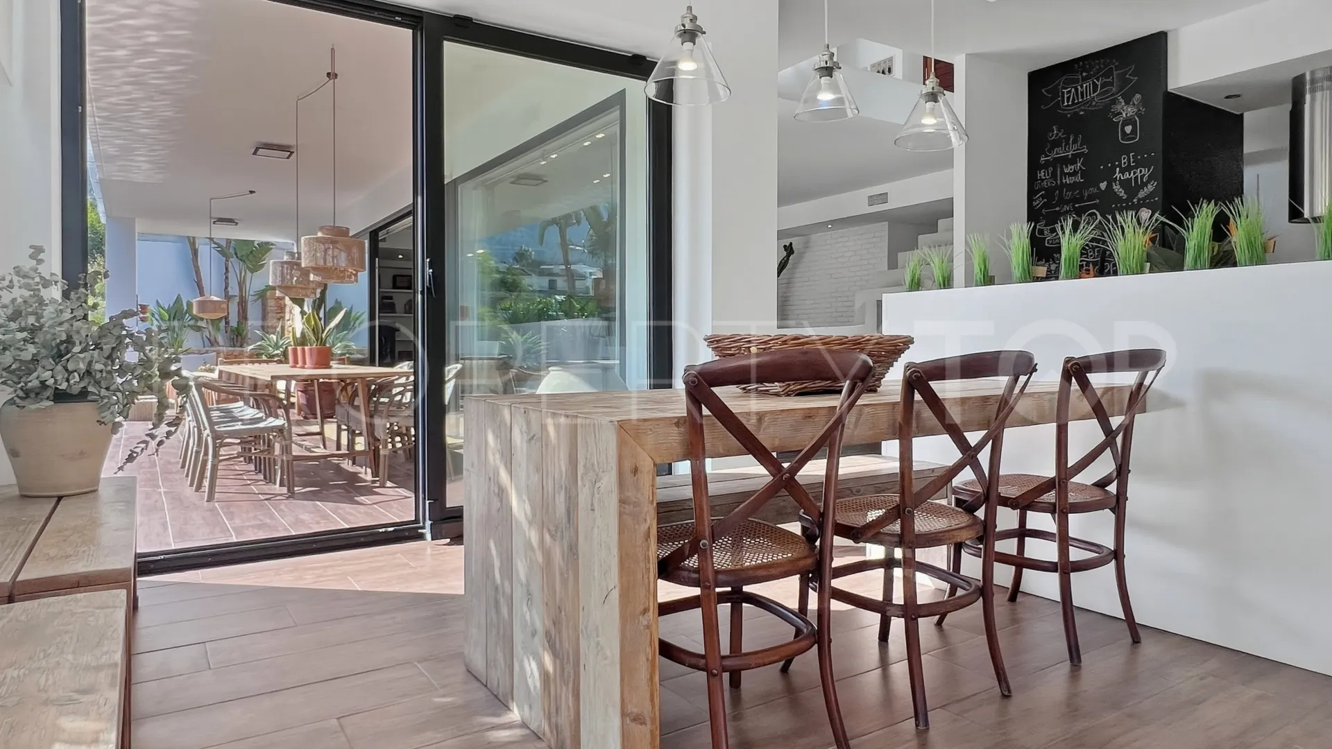 Buy Denia villa with 4 bedrooms