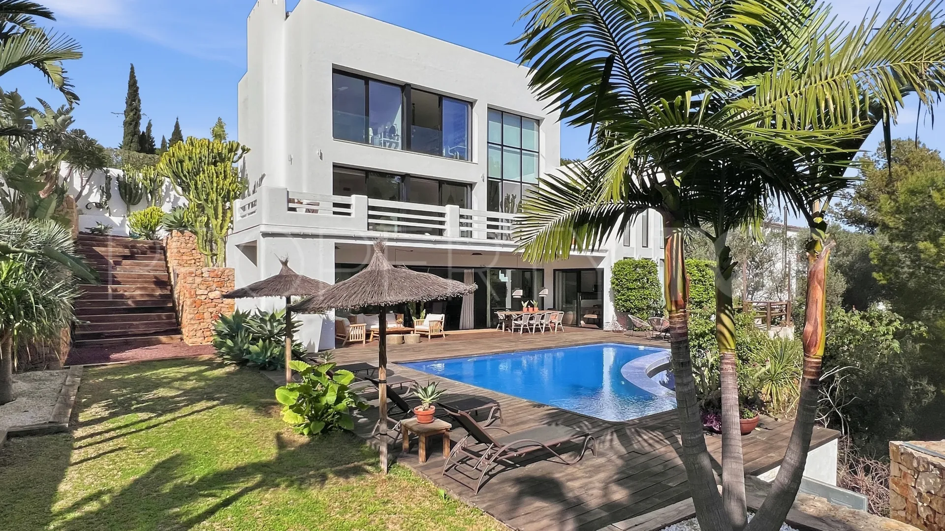 Buy Denia villa with 4 bedrooms