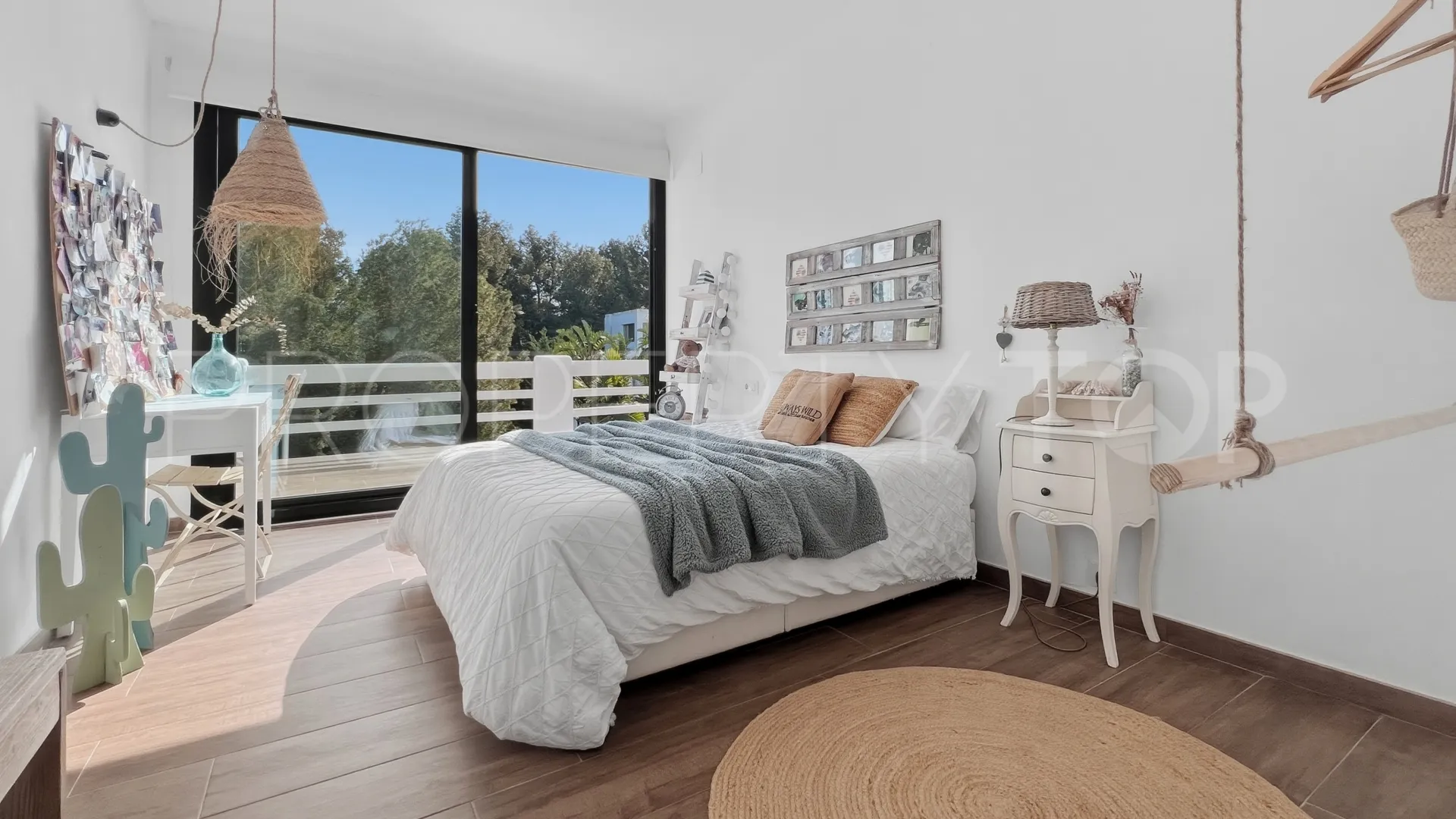 Buy Denia villa with 4 bedrooms