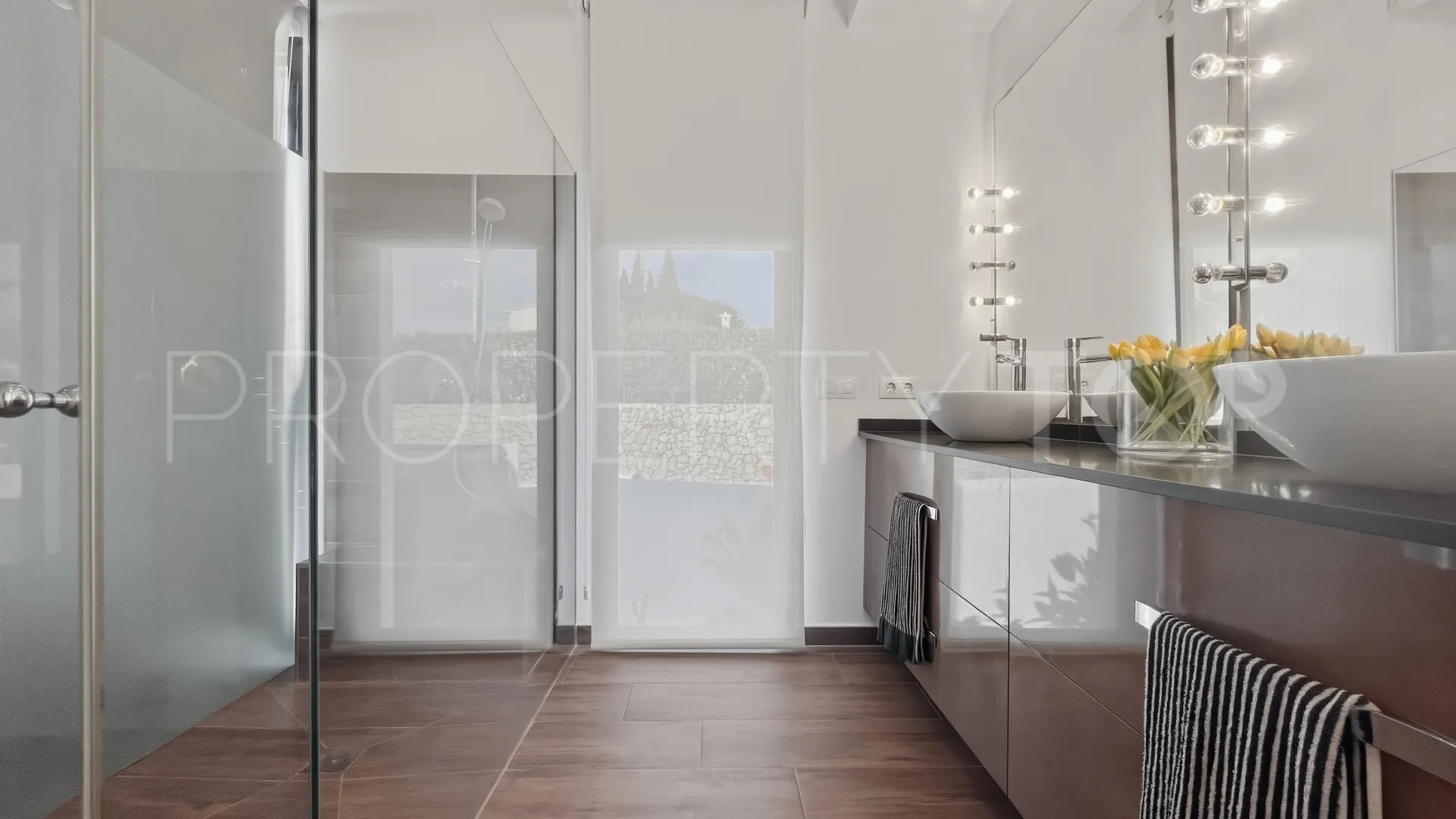 Buy Denia villa with 4 bedrooms