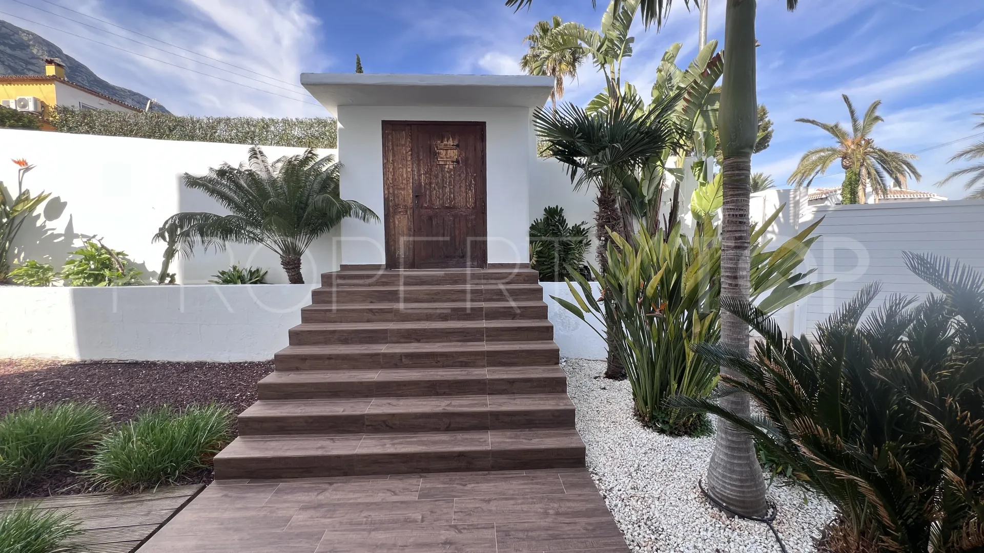 Buy Denia villa with 4 bedrooms