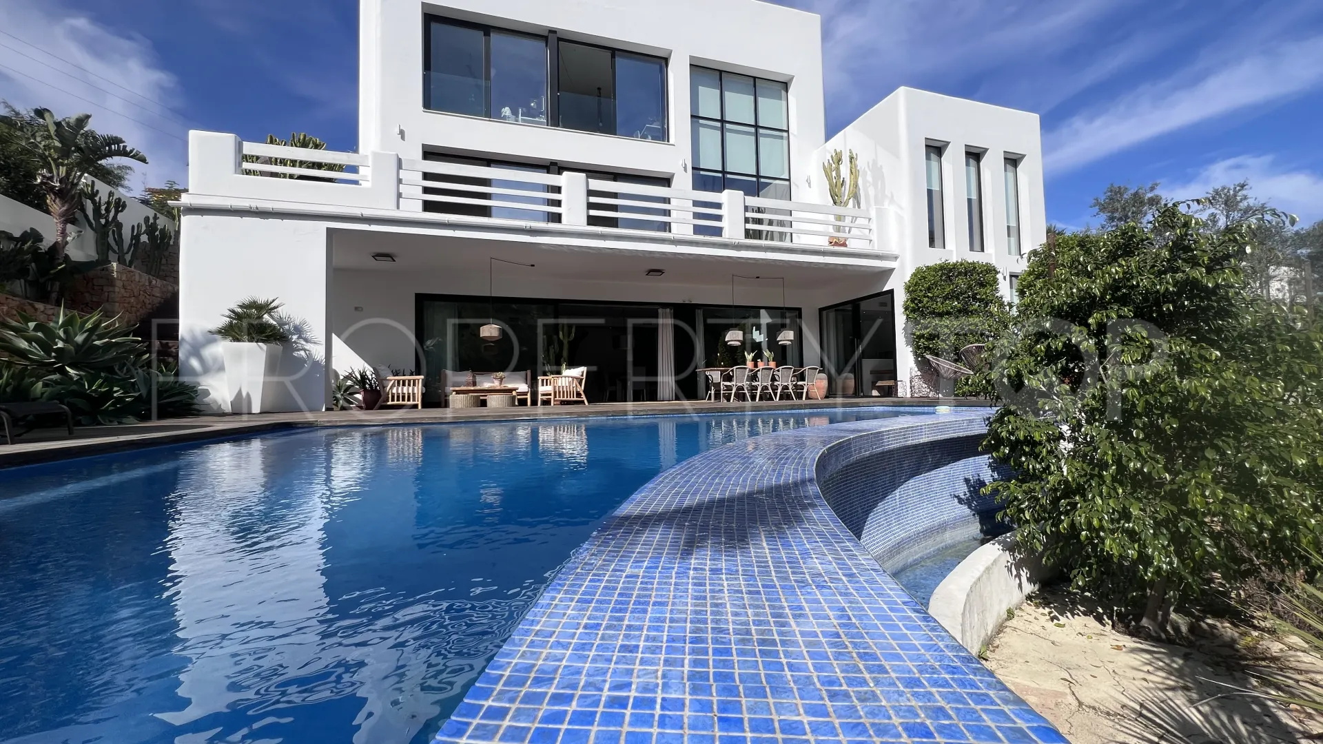 Buy Denia villa with 4 bedrooms