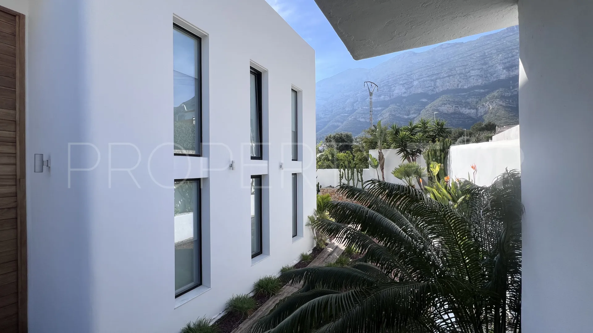 Buy Denia villa with 4 bedrooms