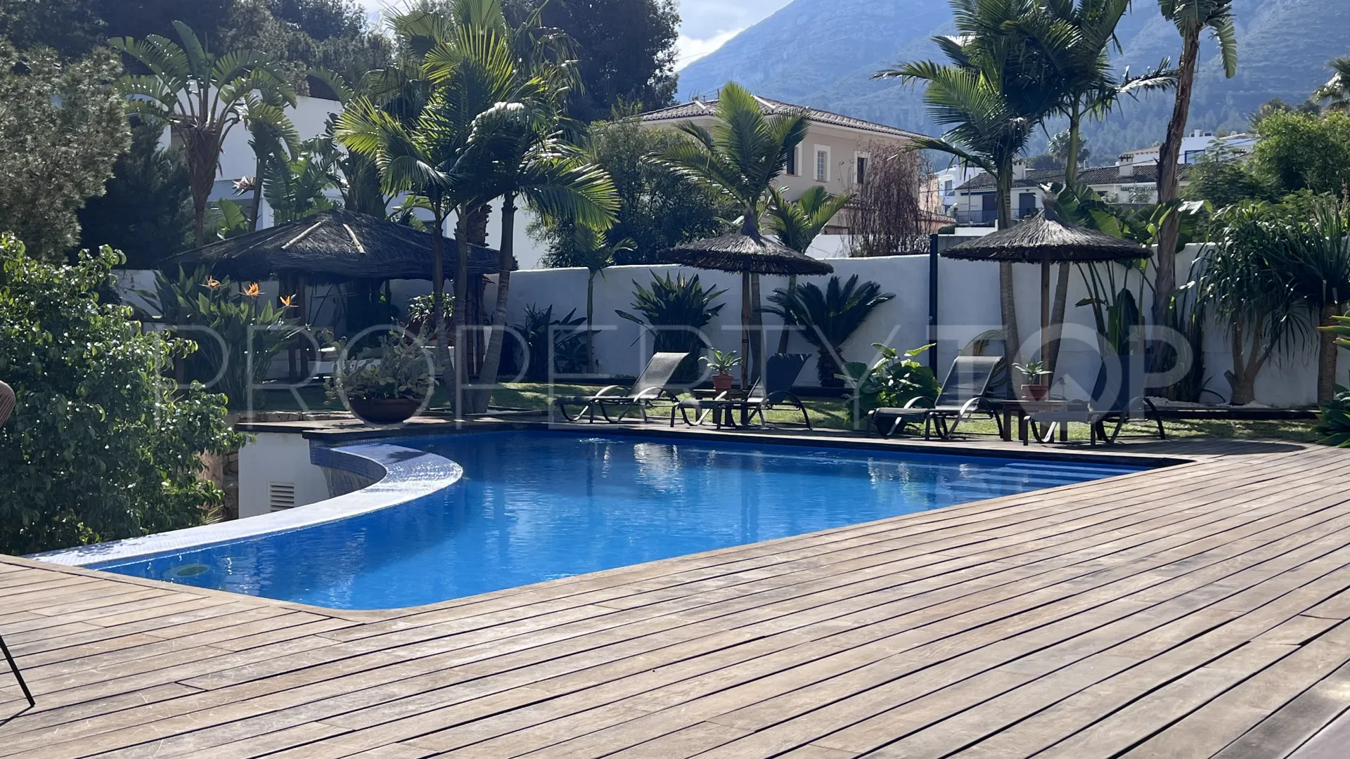 Buy Denia villa with 4 bedrooms