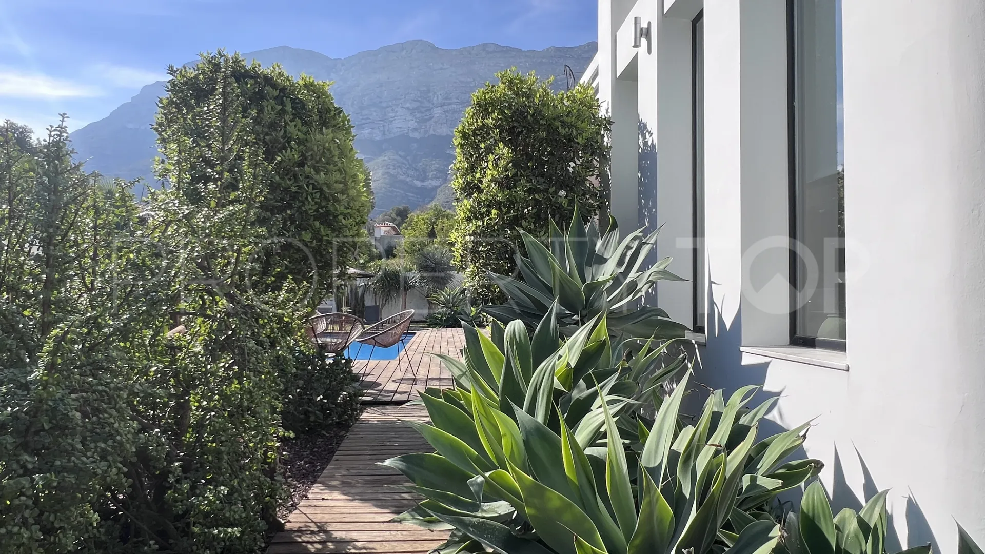 Buy Denia villa with 4 bedrooms