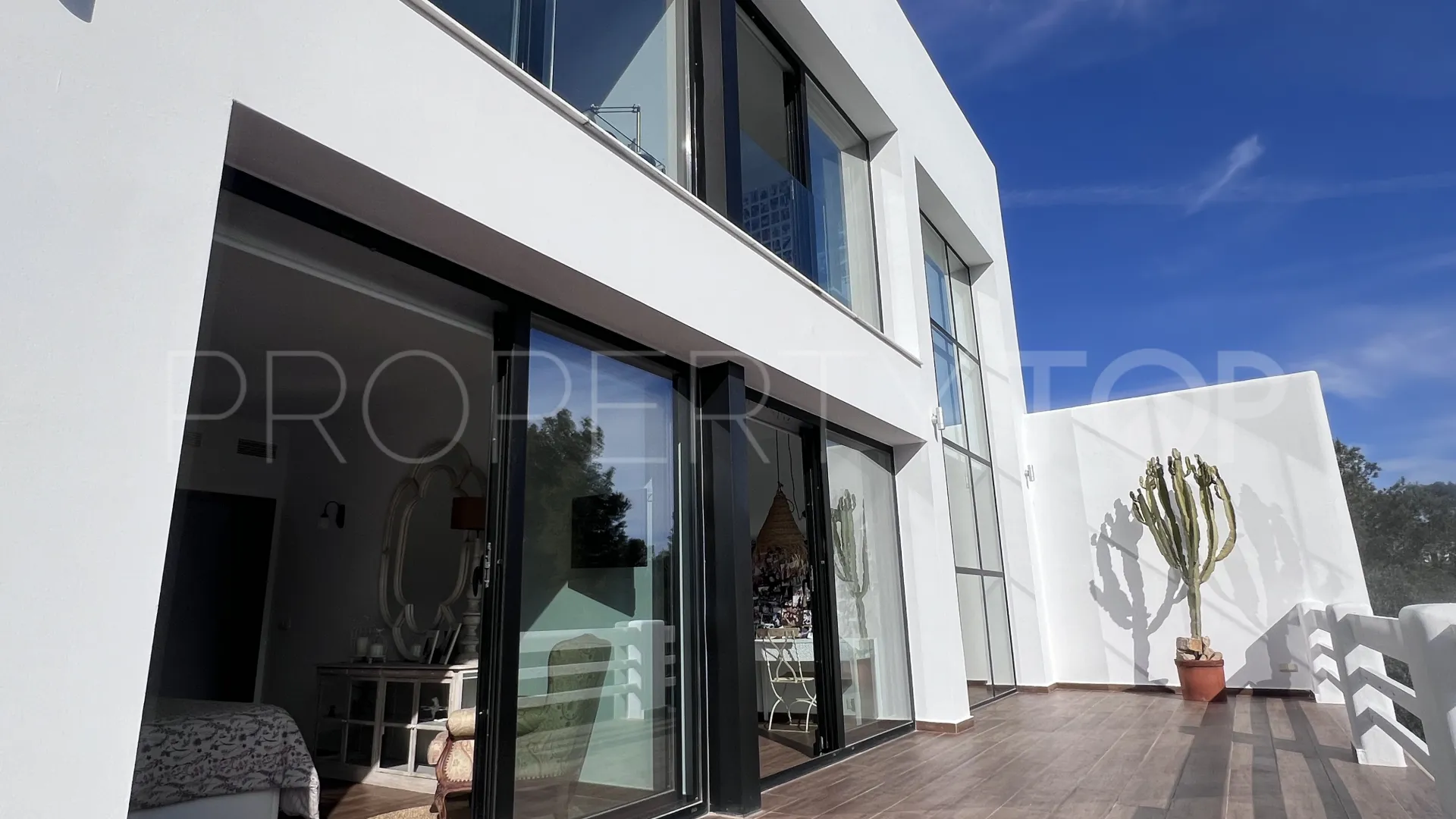 Buy Denia villa with 4 bedrooms