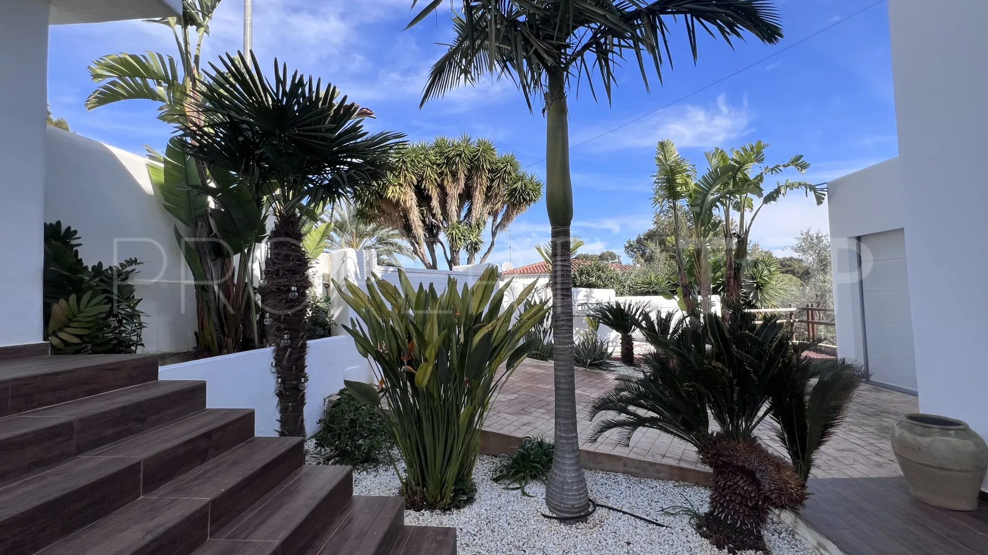 Buy Denia villa with 4 bedrooms