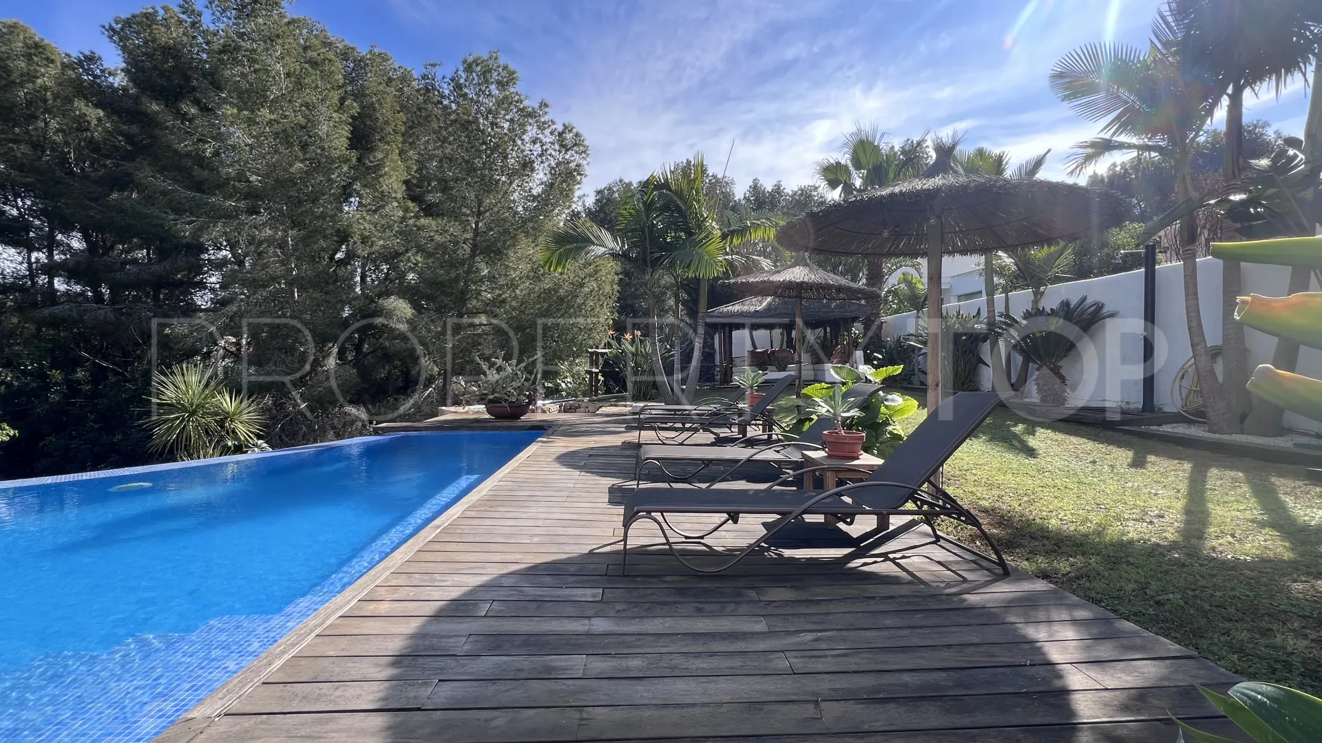 Buy Denia villa with 4 bedrooms