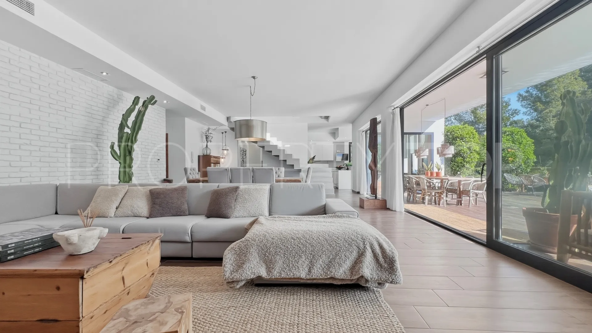 Buy Denia villa with 4 bedrooms