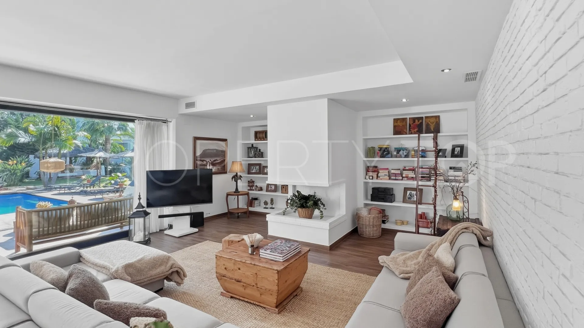 Buy Denia villa with 4 bedrooms