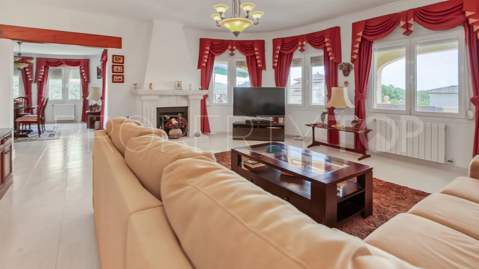Villa en venta con 5 dormitorios en Moraira