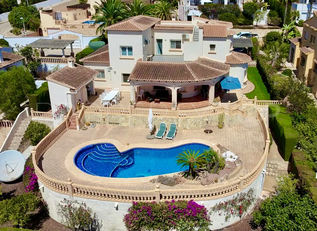 Villa en venta con 5 dormitorios en Moraira
