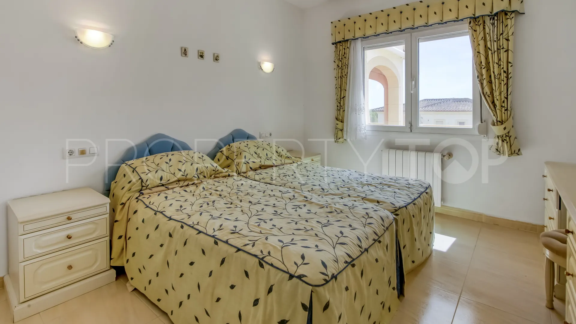 Villa en venta con 5 dormitorios en Moraira