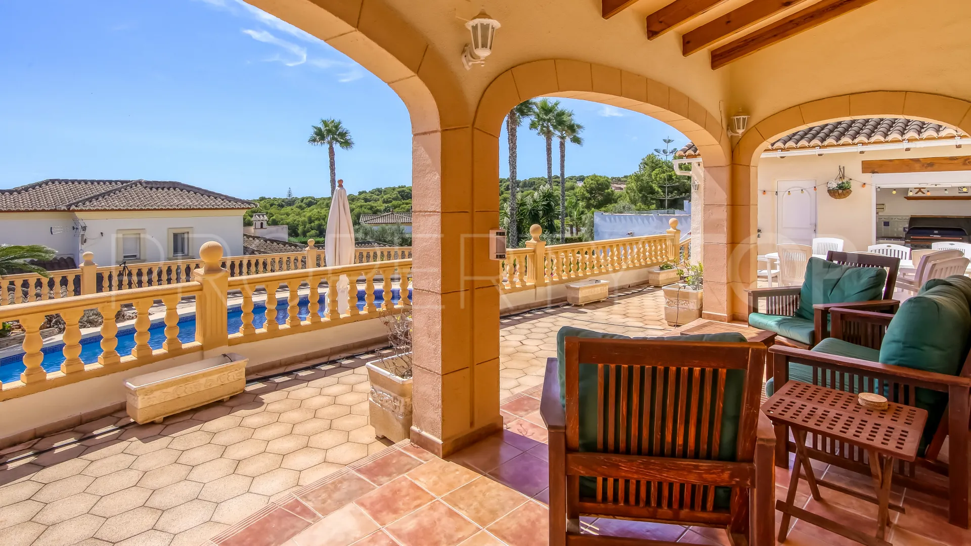 Villa en venta con 5 dormitorios en Moraira