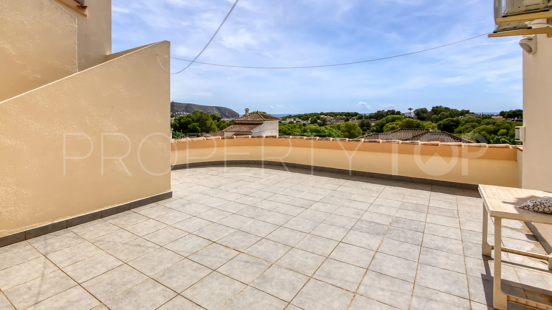 Villa en venta con 5 dormitorios en Moraira